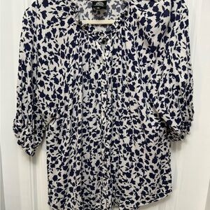 Women’s Bobeau Blue And White Colored Floral Button Down Top Size XL